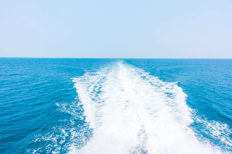 陸上からの電波が届かない海上、海底