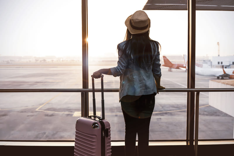 搭乗前の待ち時間はモバイルWiFiでネット接続が便利