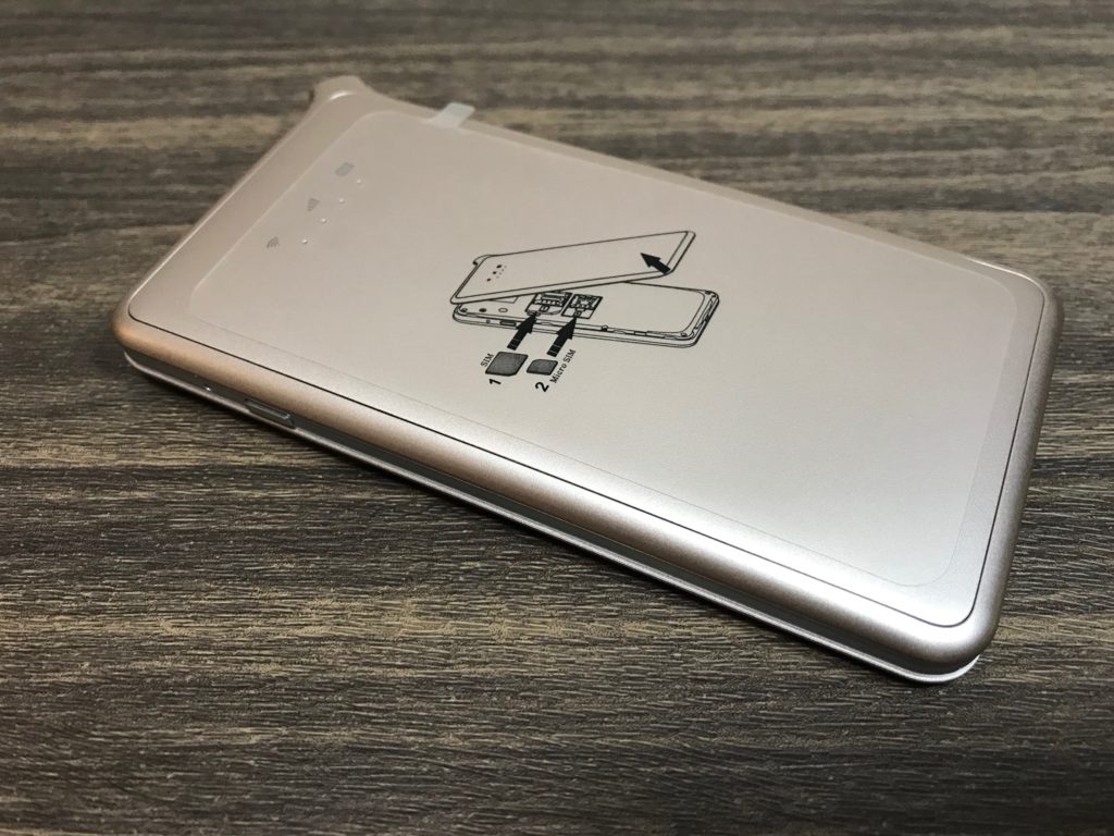 どんなときもWiFiのルーター表面