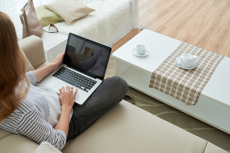 端末発送まで合計4通のメールが来ます