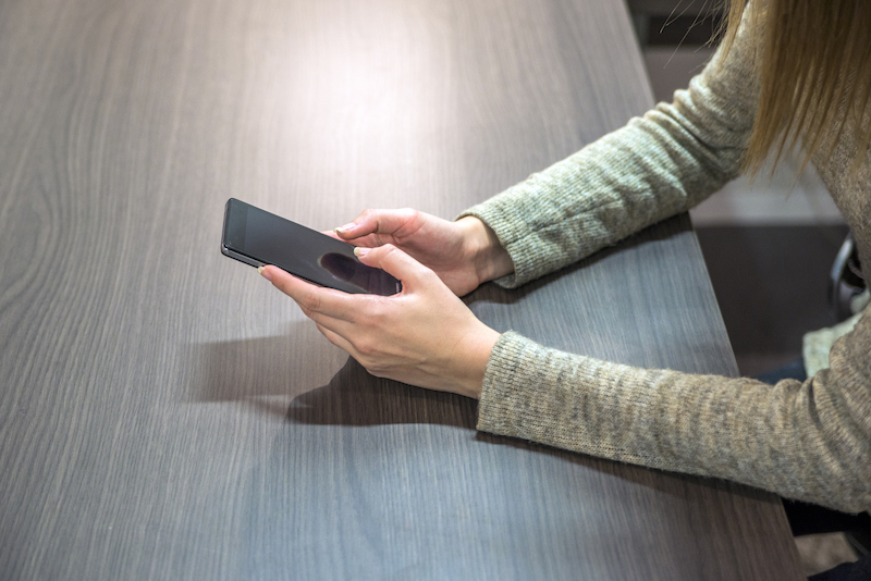 電波の周波数によって繋がりやすさと通信速度が違う