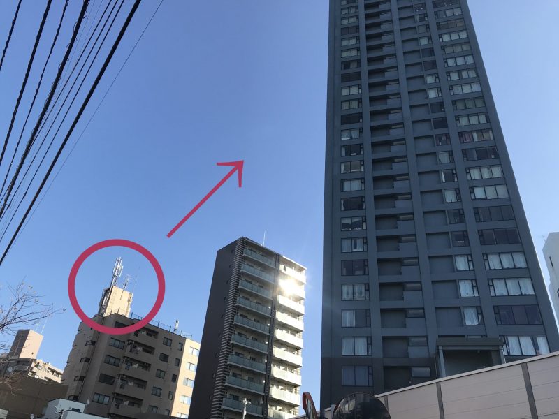 近傍の基地局からアンテナを向けている