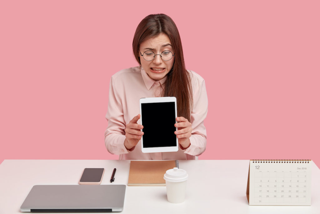 契約したデータ容量を超えると通信制限がある