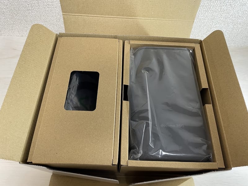 docomo home 5G（HR01） の箱