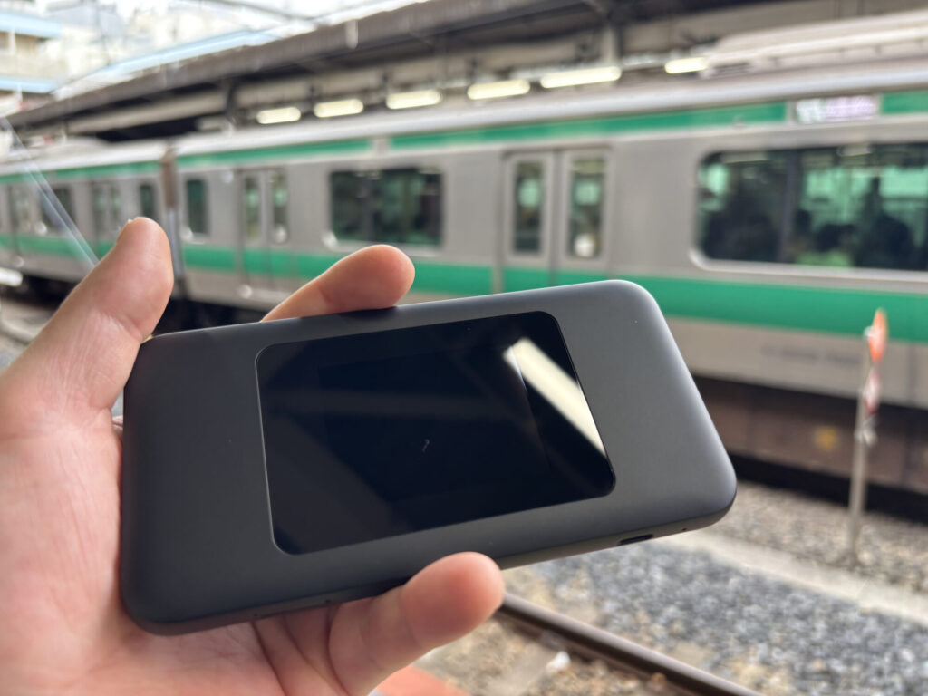JR池袋駅ホームで使用したSpeed Wi-Fi DOCK 5G 01
