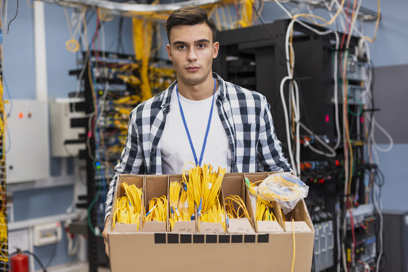 光ファイバーケーブルの延長作業での注意点