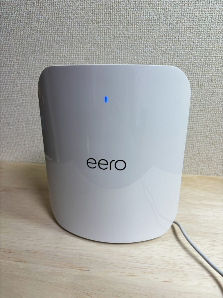 電源を入れたeero Max 7本体