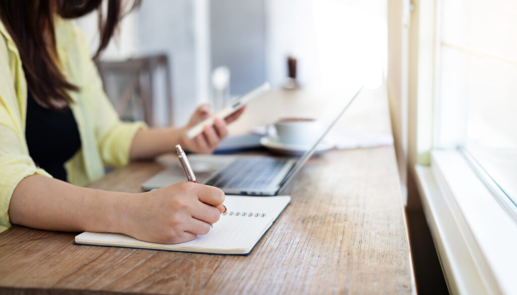 ぷらら光・OCN光が終了する背景はNTTグループの組織再編による一本化